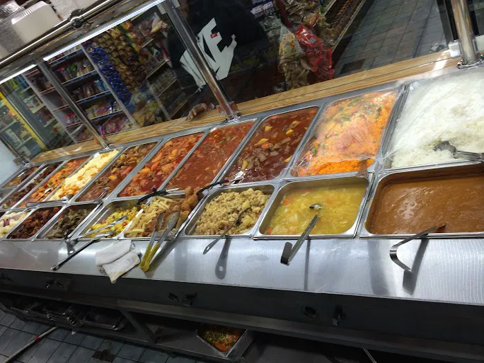 Los Latinos Deli & Grill Picture 4