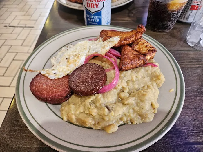 Sandy Restaurant Picture 3