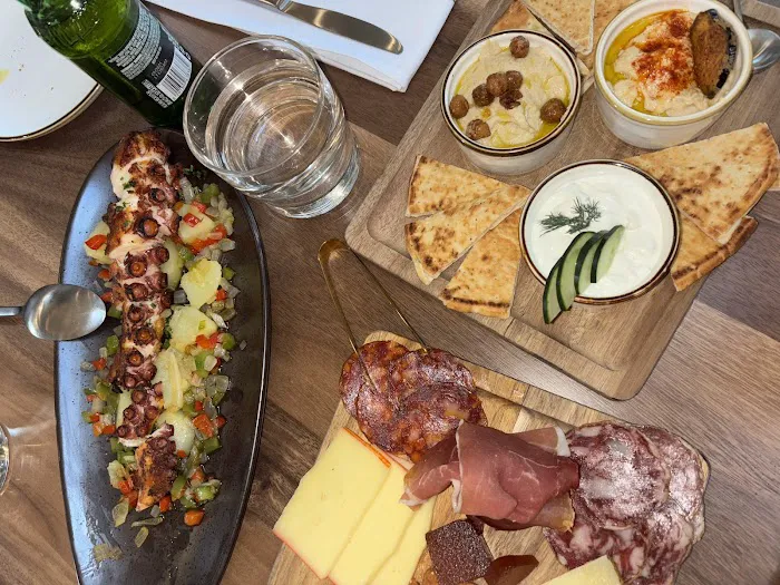 OLIVO MEDITERRANEAN FARE Picture 3
