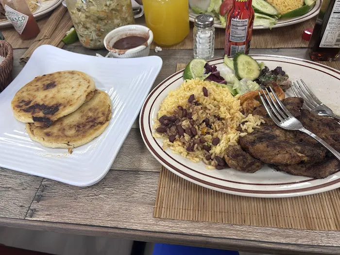 El Salvadoreño Restaurant Picture 3