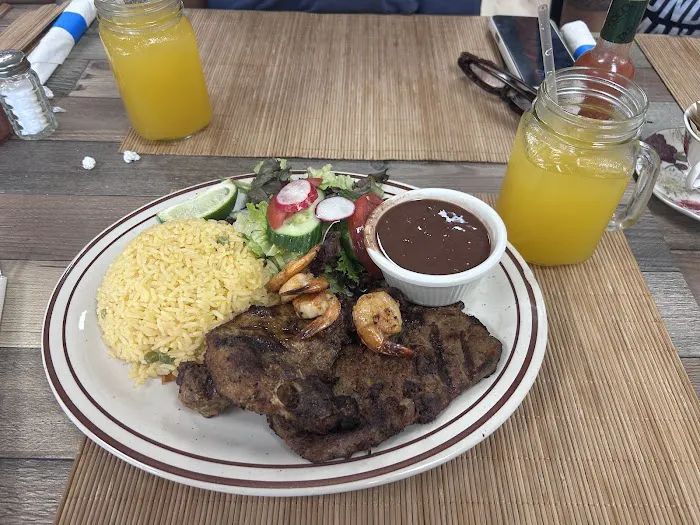 El Salvadoreño Restaurant Picture 10