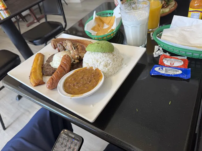 Antojitos Latinos Picture 2