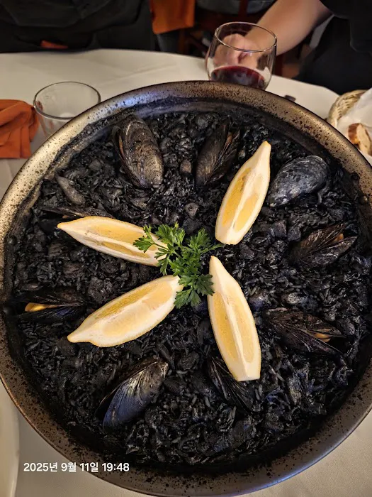 La Paella Picture 4
