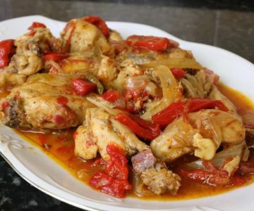 How to Make Spanish Pollo al Chilindrón con Jamón y Verduras: Chicken with Ham and Peppers