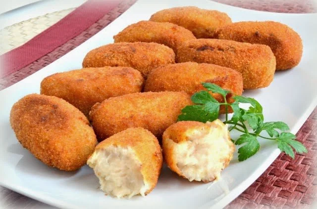 How to Make Spanish Croquetas de Pollo con Salsa Bechamel: Chicken Croquettes with Cream Sauce