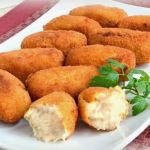 How to Make Spanish Croquetas de Pollo con Salsa Bechamel: Chicken Croquettes with Cream Sauce
