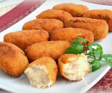How to Make Spanish Croquetas de Pollo con Salsa Bechamel: Chicken Croquettes with Cream Sauce