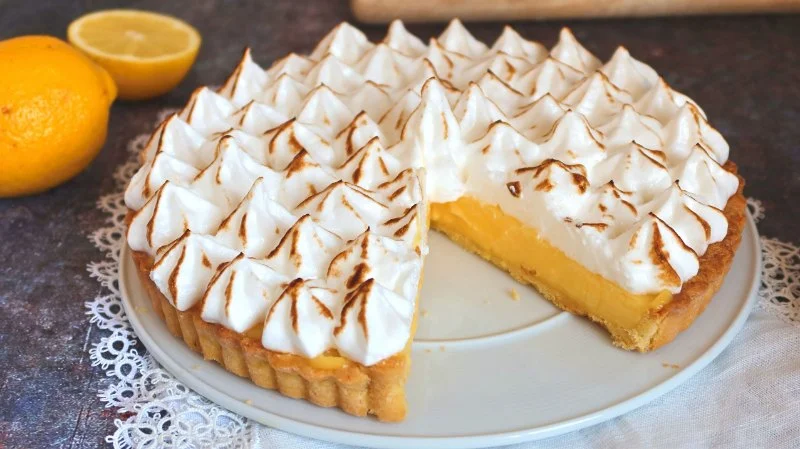 How to Make Spanish Tarta de Limón con Frambuesas y Merengue Casero