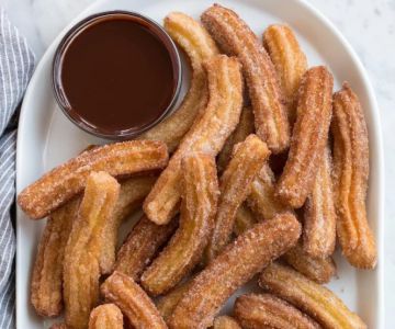 How to Make Spanish Churros con Caramelo: Fried Dough with Caramel Sauce