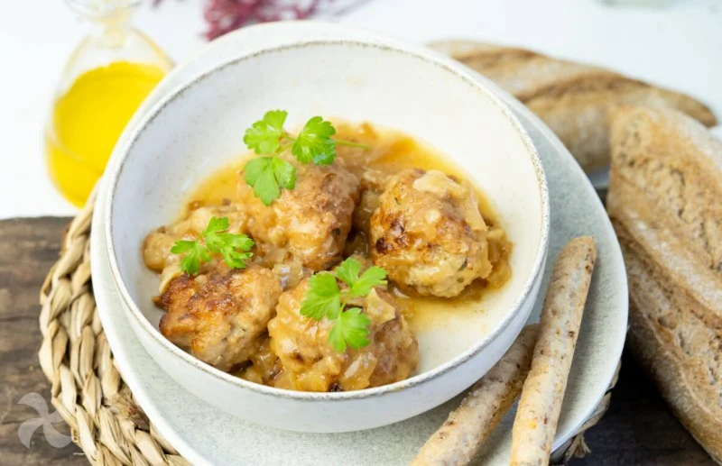 How to Make Spanish Albóndigas de Pollo con Salsa de Almendra: Chicken Meatballs in Almond Sauce