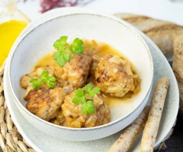 How to Make Spanish Albóndigas de Pollo con Salsa de Almendra: Chicken Meatballs in Almond Sauce