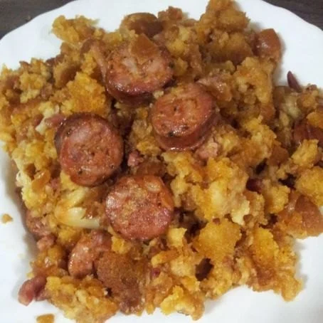 How to Make Spanish Migas con Chorizo y Huevos: Traditional Bread, Sausage, and Egg Dish