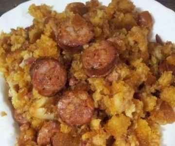 How to Make Spanish Migas con Chorizo y Huevos: Traditional Bread, Sausage, and Egg Dish