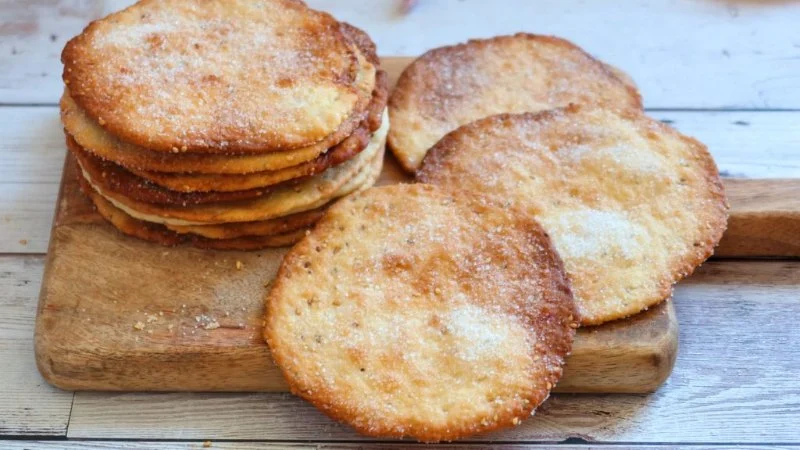 How to Make Spanish Tortas de Aceite at Home: Traditional Recipe