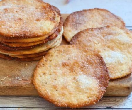 How to Make Spanish Tortas de Aceite at Home: Traditional Recipe