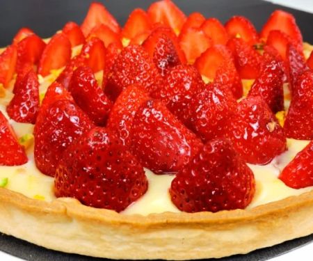 How to Make Spanish Tarta de Fresas con Crema: Strawberry Cream Cake