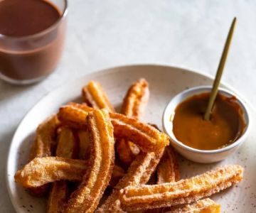How to Make Spanish Churros con Chocolate: Fried Dough with Chocolate