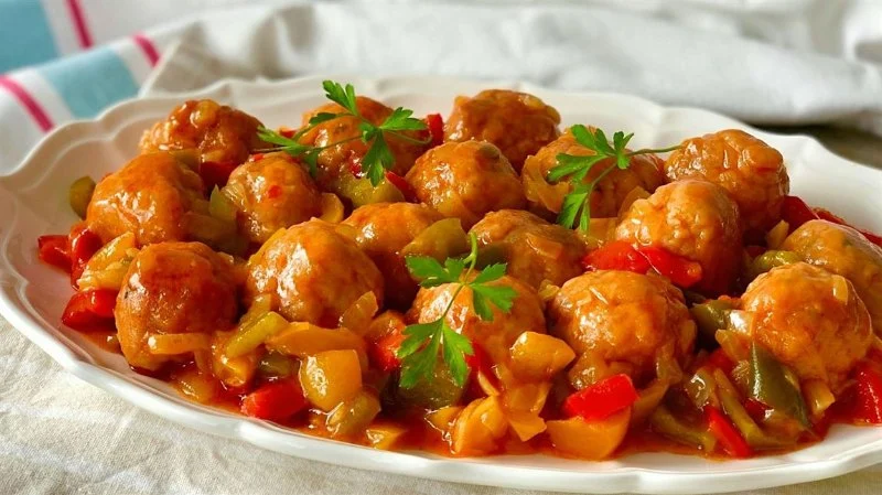 How to Make Spanish Albóndigas de Ternera con Pimientos: Beef Meatballs with Peppers