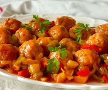 How to Make Spanish Albóndigas de Ternera con Pimientos: Beef Meatballs with Peppers