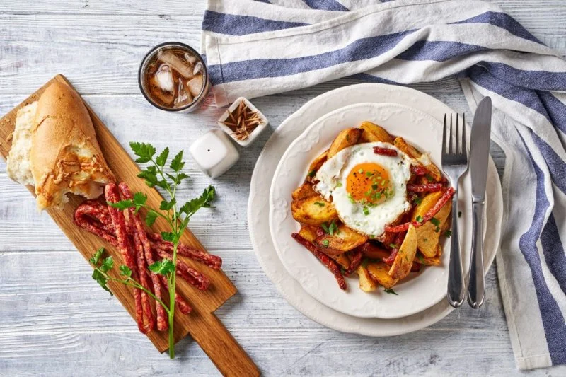 How to Make Spanish Chistorra con Huevos: Sausage with Eggs