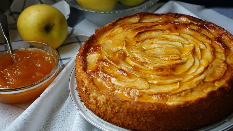 How to Make Spanish Tarta de Manzana con Miel y Almendras: Apple Honey Almond Cake