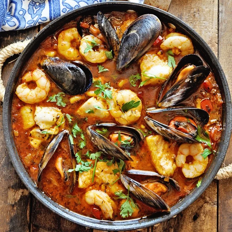 Exploring Spanish Seafood Dishes Ideal for Dinner Parties at Home