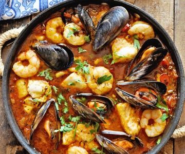 Exploring Spanish Seafood Dishes Ideal for Dinner Parties at Home