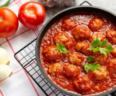 How to Make Spanish Albóndigas: Meatballs in Tomato Sauce | Rubi Spanish Table