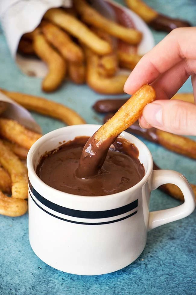 How to Make Spanish Churros con Chocolate y Canela: Fried Dough with Chocolate and Cinnamon
