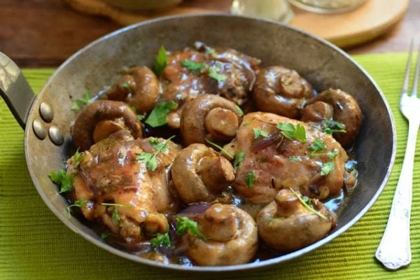 How to Make Spanish Pollo al Ajillo con Champiñones: A Flavorful Garlic Chicken with Mushrooms Recipe