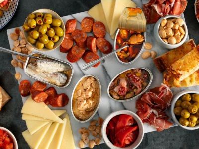 Discovering Spanish Tapas Combinations for Entertaining Guests
