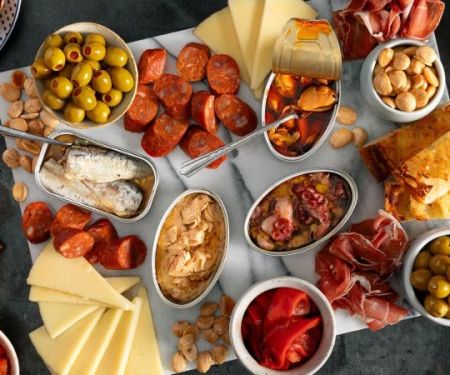 Discovering Spanish Tapas Combinations for Entertaining Guests