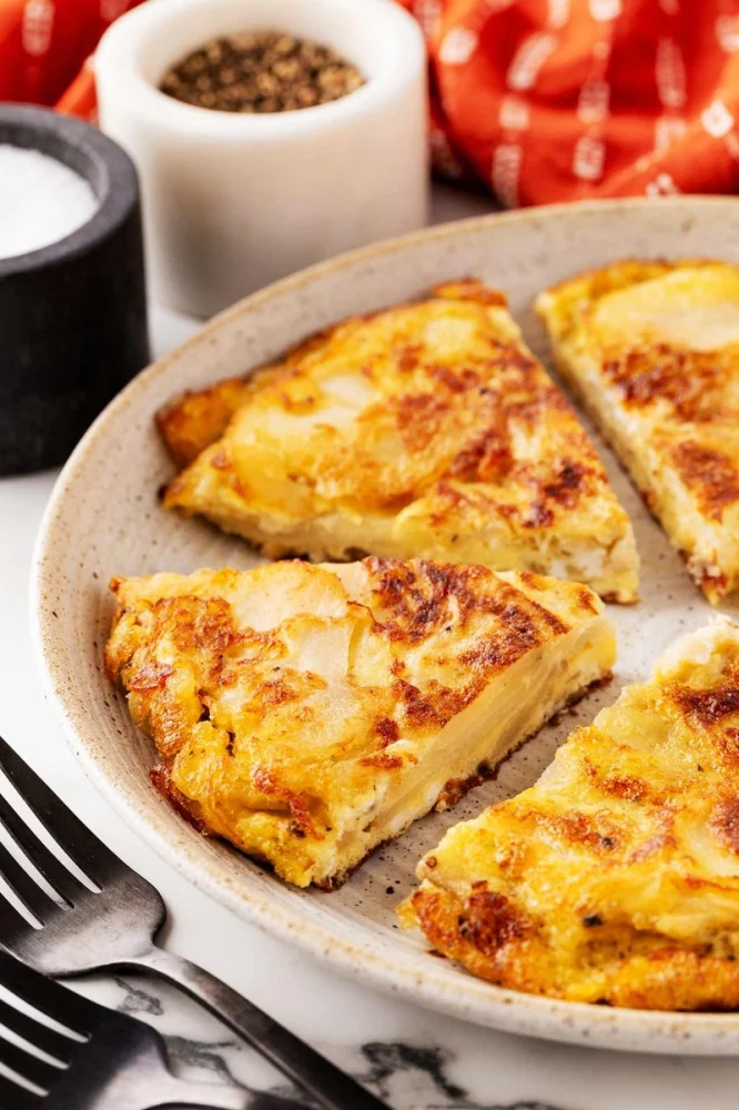 Authentic Spanish Tortilla Española Recipe with Yukon Gold Potatoes – Simple and Flavorful