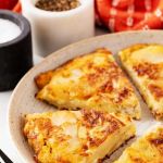 Authentic Spanish Tortilla Española Recipe with Yukon Gold Potatoes – Simple and Flavorful