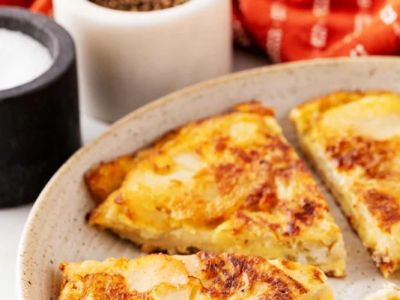 Authentic Spanish Tortilla Española Recipe with Yukon Gold Potatoes – Simple and Flavorful