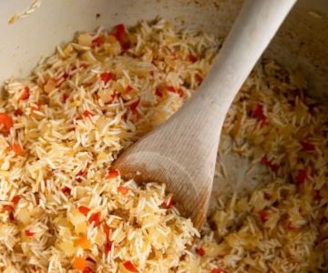 Spanish Rice Recipe with Saffron and Garlic