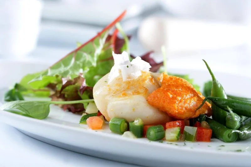 Traditional Spanish Seafood with Lemon and Garlic – A Flavorful Mediterranean Dish