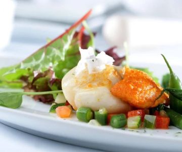 Traditional Spanish Seafood with Lemon and Garlic – A Flavorful Mediterranean Dish