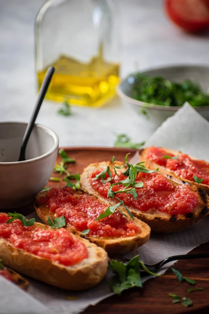 Easy Spanish Pan con Tomate with Rustic Bread Recipe Guide