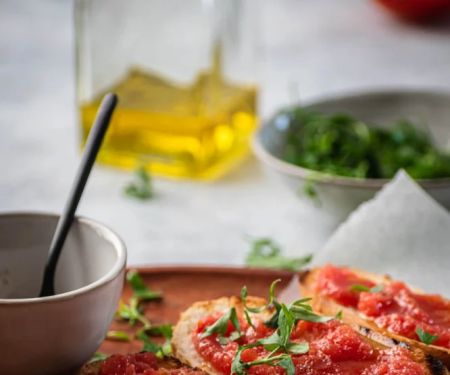 Easy Spanish Pan con Tomate with Rustic Bread Recipe Guide