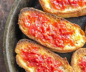 Easy Spanish Pan con Tomate with Rustic Bread: Authentic Catalan Toast Guide