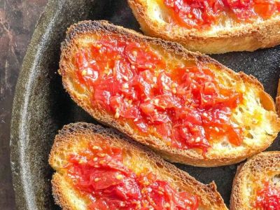 Easy Spanish Pan con Tomate with Rustic Bread: Authentic Catalan Toast Guide