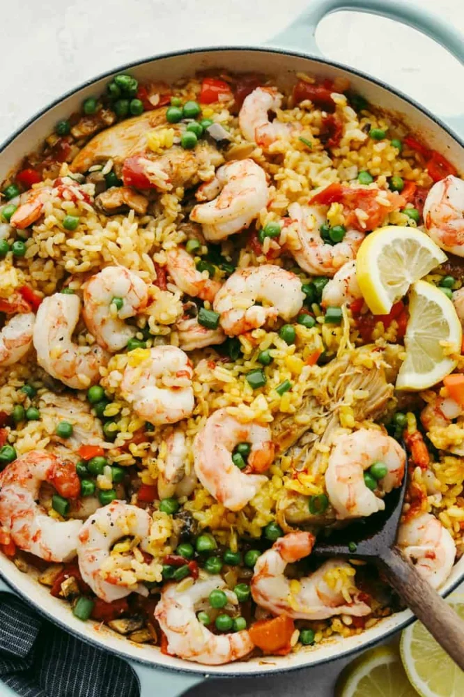 Authentic Spanish Paella with Chicken and Shrimp Recipe Guide