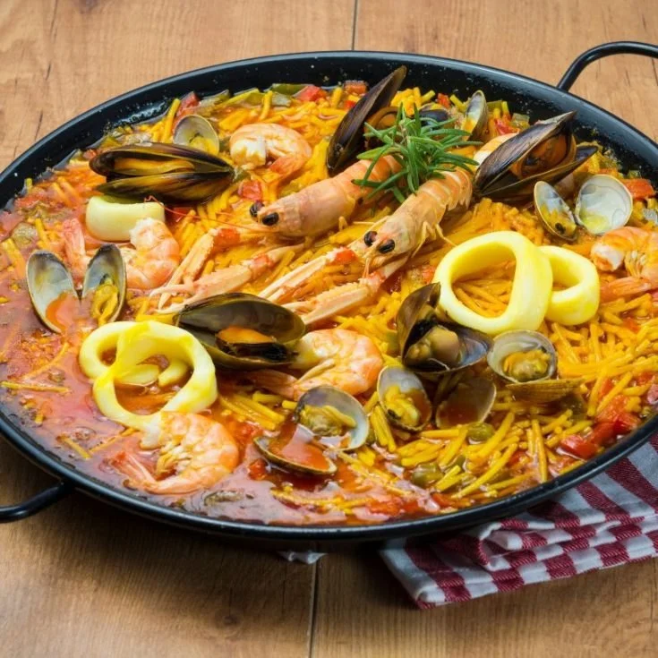 Easy Spanish Paella with Minimal Ingredients Recipe Guide