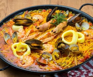 Easy Spanish Paella with Minimal Ingredients Recipe Guide