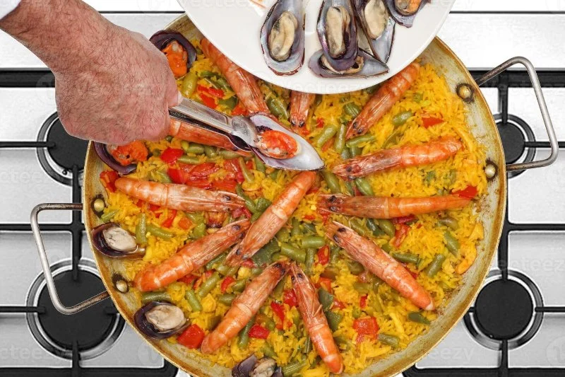 Authentic Spanish Paella with Mixed Seafood Guide and Cooking Culture