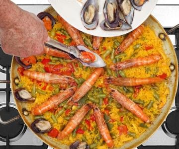 Authentic Spanish Paella with Mixed Seafood Guide and Cooking Culture
