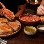 Pan con Tomate Guide: Order, Assemble, and Share
