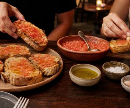 Pan con Tomate Guide: Order, Assemble, and Share