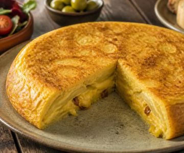 Spanish Tortilla Guide: Center, Onion, and Serving Style